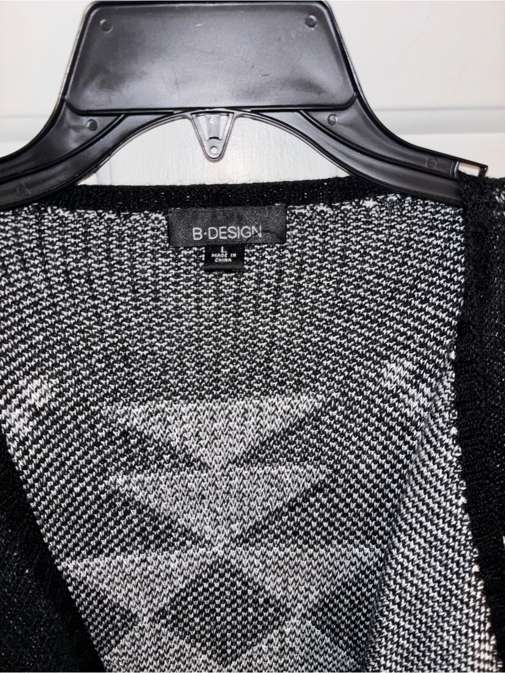 Black & White Geometric Open-Front Cardigan Sweater - Picture 5 of 6